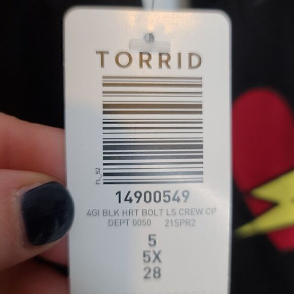 5X 28W Torrid Black Bolt Heart Graphic Long Sleeve Tee Slim Fit Lightening Knit - Picture 3 of 6